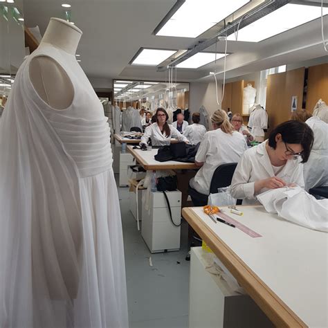 « Dior et moi » : un atelier de haute couture tranformé en livre 